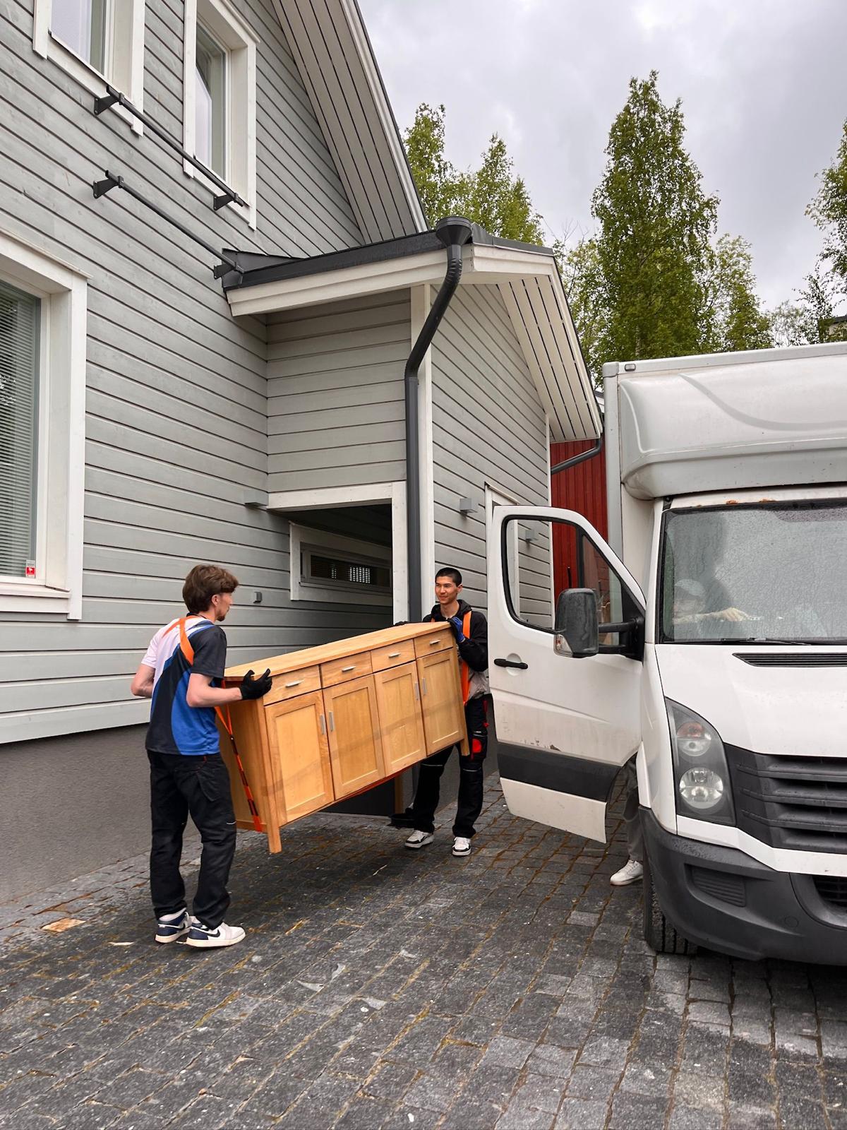 Moving service staff
